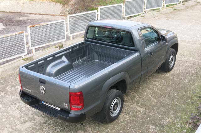 La carga útil de este Volkswagen Amarok cabina simple roza los 1.400 kilogramos.
